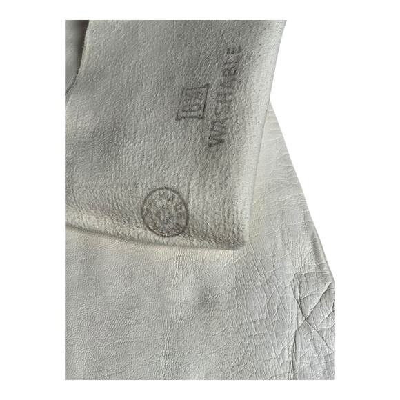 Vintage Mantessa Long White Opera Gloves Antique Soft Perl Clasp Detail X-Small - Picture 10 of 10